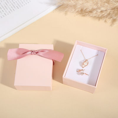 Προσαρμοσμένο Αξιολάτρευτο Βρεφικό Ροζ Κουτί Κοσμημάτων με λογότυπο για Δαχτυλίδι, Κολιέ, Σκουλαρίκια, Βραχιόλι, Συσκευασία από Χαρτόνι