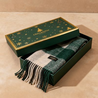 Προσαρμοσμένα πολυτελή χριστουγεννιάτικα κουτιά δώρων από ματ σκληρό χαρτόνι για συσκευασία κασκόλ, φορέματος, εσωρούχων, πουκάμισου, από ανακυκλωμένα ασηπτικά υλικά